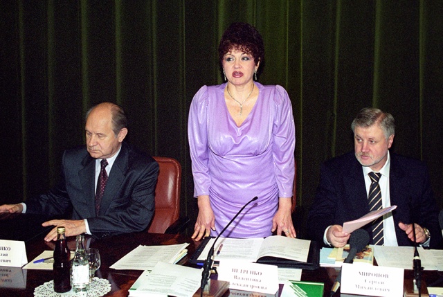 Сенаторша Валентина Петренко с самой запоминающейся прической покинула свой пост (11 фото)