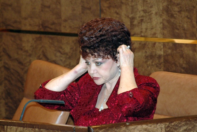 Сенаторша Валентина Петренко с самой запоминающейся прической покинула свой пост (11 фото)