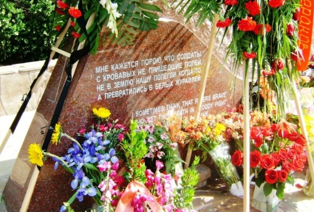 Памятник советским солдатам Великой Отечественной войны, установленный в Голливуде (5 фото)