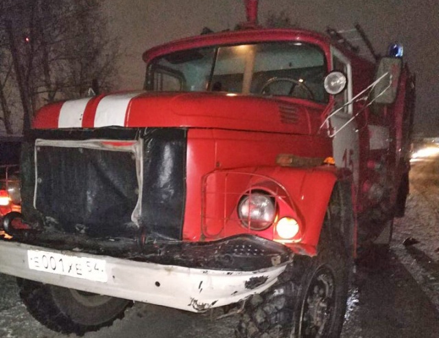 Последствия ДТП с пожарным автомобилем: "Девушкам-водителям всё дозволено?" (5 фото)