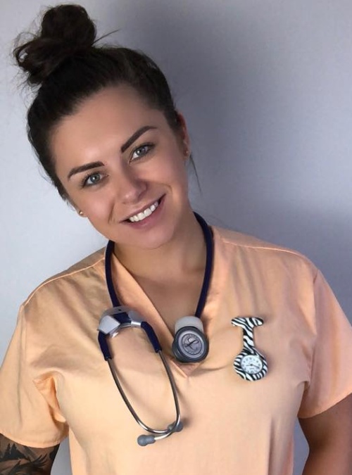 Пейдж Миллс - австралийская медсестра, которая не стесняется своего тела (20 фото)