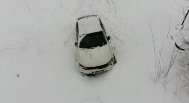 Под Волгоградом автомобиль с пьяным водителем слетел в овраг (6 фото + видео)