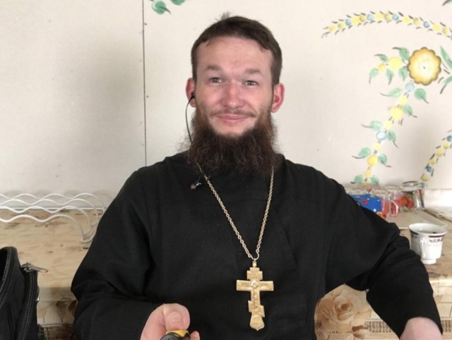 Новосибирский священник Андрей Крашенинников выпрашивал у прихожан деньги и дорогие подарки (8 фото)