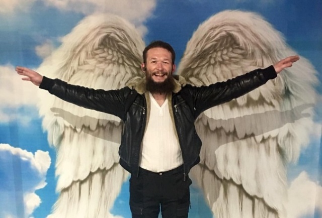 Новосибирский священник Андрей Крашенинников выпрашивал у прихожан деньги и дорогие подарки (8 фото)