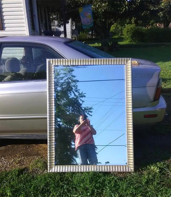 Люди продают зеркала (20 фото)