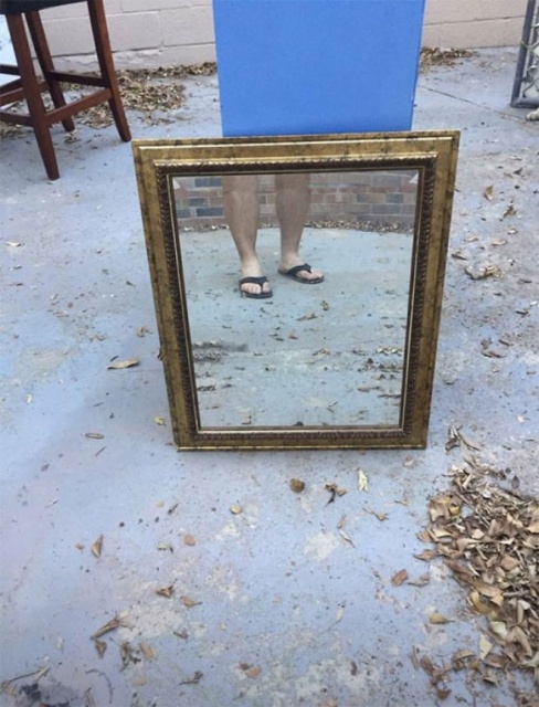 Люди продают зеркала (20 фото)