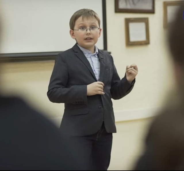 Необычный 10-летний мальчик из Ростова по имени Миша Попов (3 фото + видео)
