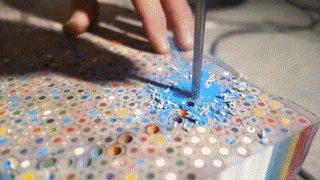 Что можно сделать из 1200 цветных карандашей? (25 фото)