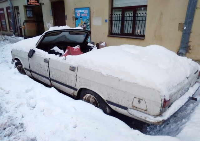 Припарковался на всю зиму? (3 фото) Припарковался на всю зиму? (3 фото)