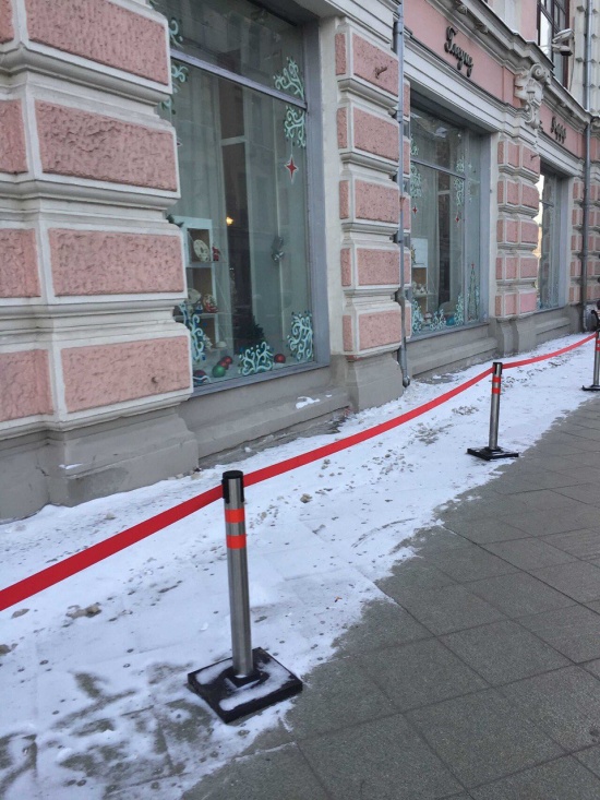 В Москве установили ограждения для сугробов нового образца (4 фото)