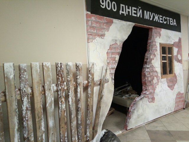 Инсталляция в Санкт-Петербурге: квартира времен фашистской блокады (10 фото)