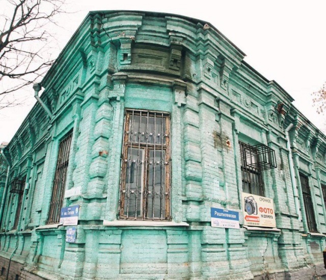 "Капитальный ремонт" здания в Краснодаре (2 фото)