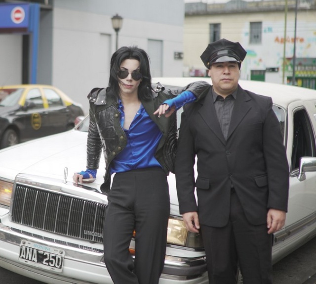 Лео Бланко потратил более 30 тысяч долларов, чтобы стать похожим на Майкла Джексона (8 фото)
