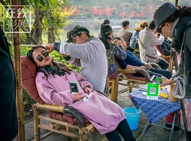 Прогресс не стоит месте: китайцы платят за всё при помощи своего смартфона (11 фото)