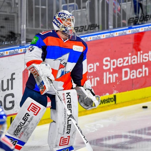 Немецкие хоккеисты вышли на лёд в форме с забавным дизайном (6 фото)