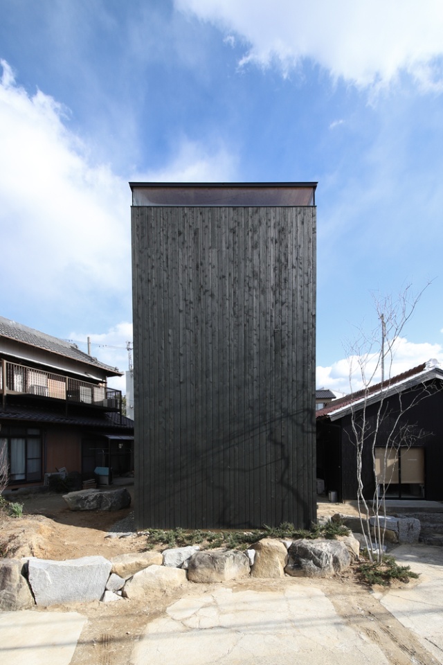 Необычное строение без окон в японском городе Тойота (17 фото)