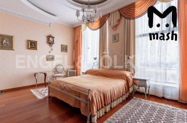 Семья Арашуковых продает элитную квартиру в Санкт-Петербурге (10 фото)
