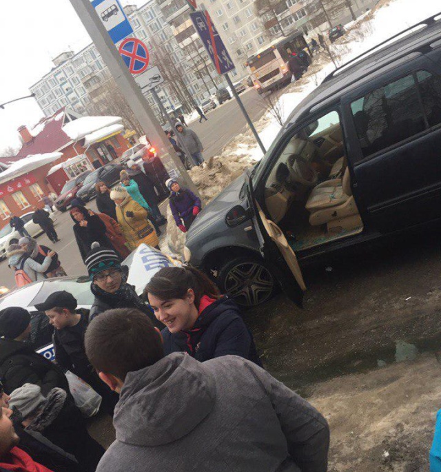 Неадекватный водитель протаранил 20 автомобилей, пытаясь уйти от полицейской погони в Подмосковье (8 фото + видео)