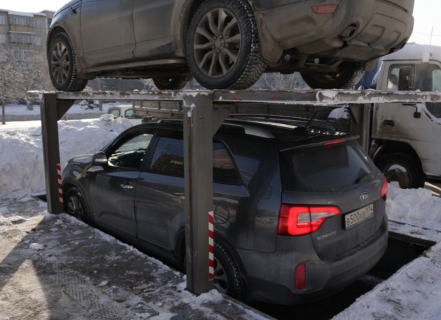 Как работает персональная двухуровневая парковка с автомобильным лифтом в Челябинске (7 фото + видео)