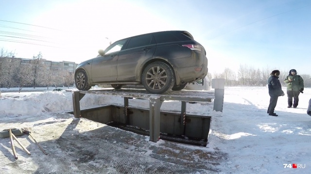 Как работает персональная двухуровневая парковка с автомобильным лифтом в Челябинске (7 фото + видео) Как работает персональная двухуровневая парковка с автомобильным лифтом в Челябинске (7 фото + видео)