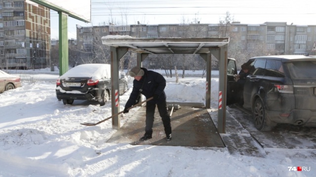 Как работает персональная двухуровневая парковка с автомобильным лифтом в Челябинске (7 фото + видео) Как работает персональная двухуровневая парковка с автомобильным лифтом в Челябинске (7 фото + видео)