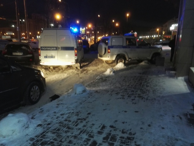 Странное происшествие в Санкт-Петербурге, виновником которого стал водитель Audi Q7 (3 фото)
