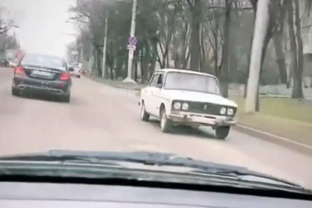 "Жигули" из Ставрополя, которая ездит "задом наперед" (2 видео)