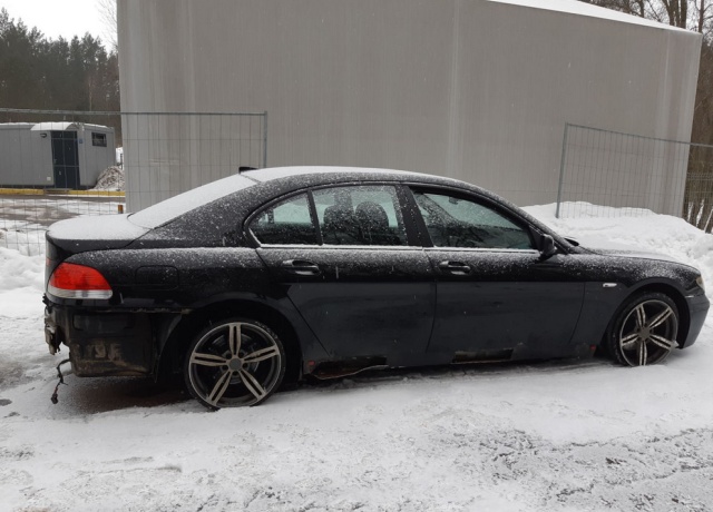 Таможенники на литовской границе несколько часов "пилили" BMW с контрабандой из Белоруссии (6 фото + видео)