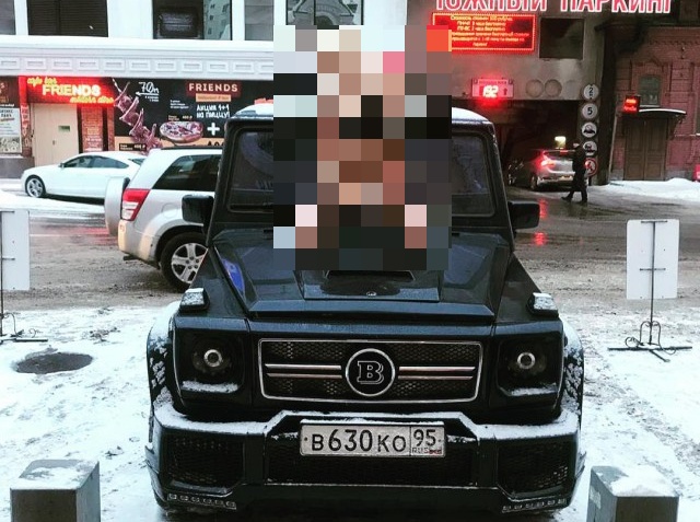 Яна Шевцова опубликовала фотосессию на капоте внедорожника, чем оскорбила жителей Чечни (2 фото)