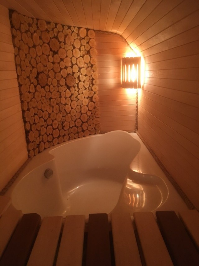 Комфортабельная баня из КУНГа своими руками (10 фото)
