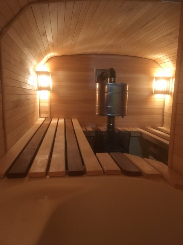 Комфортабельная баня из КУНГа своими руками (10 фото)