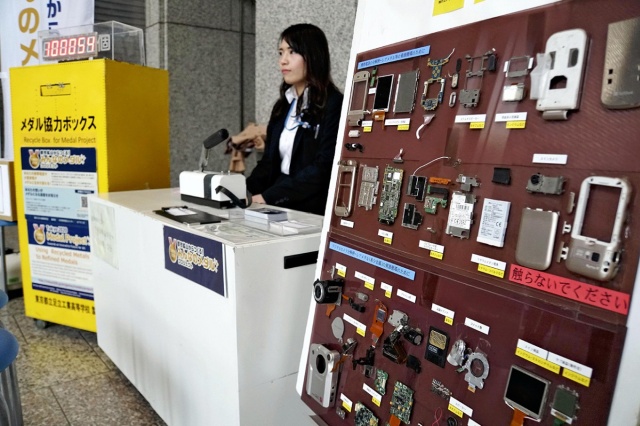 В Японии изготавливают медали к Олимпийским играм из переработанной электроники (10 фото)