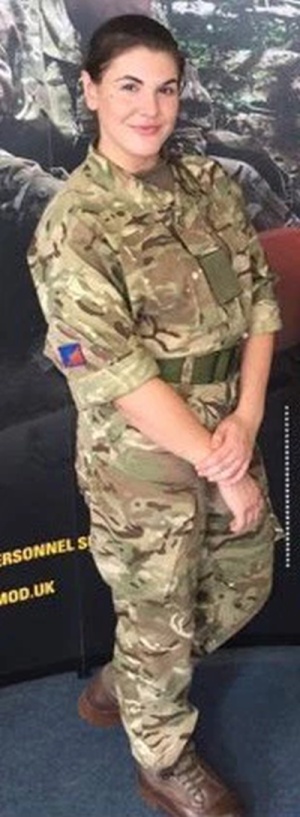 Военнослужащая Бриони Мюррей из Великобритании оказалась моделью сайтов для взрослых (6 фото)