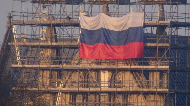 На соборе в Солсбери появился российский флаг (6 фото)