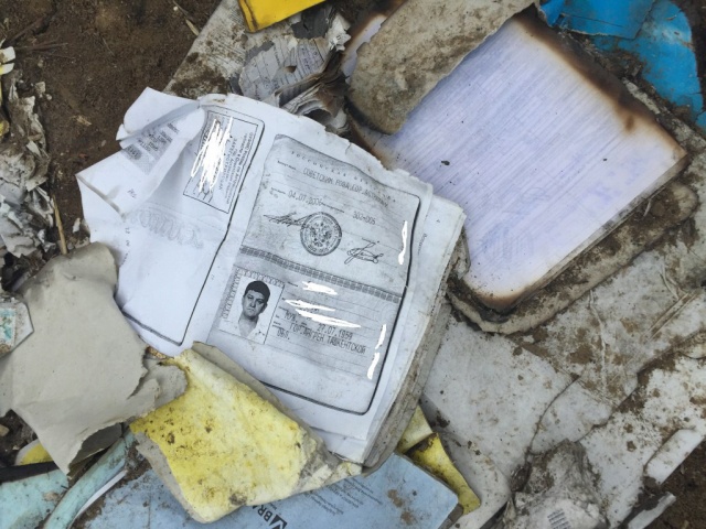 Свалка с ксерокопиями паспортов в Астрахани (3 фото)