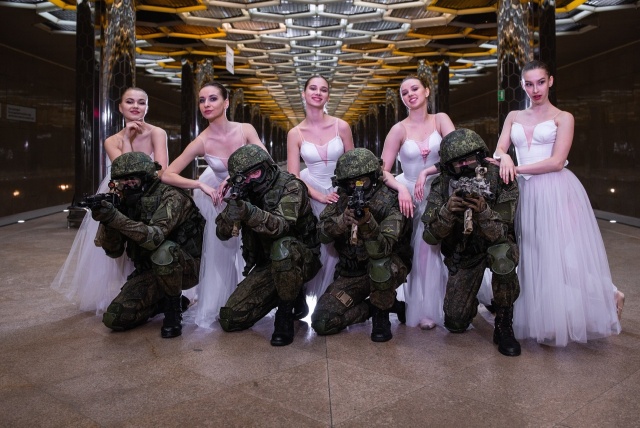 Военные ЦВО поздравили женщин с наступающим 8 Марта (10 фото)