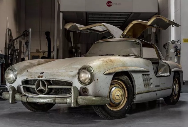 Уникальный Mercedes-Benz 300SL Gullwing, который простоял в гараже 60 лет (8 фото)
