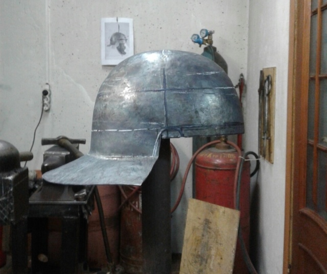 Римский шлем из монолитной детали (6 фото)