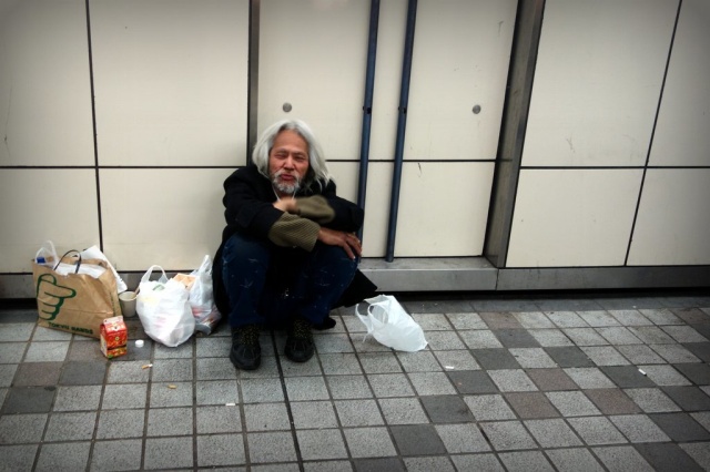 Как живут японские бездомные (9 фото)