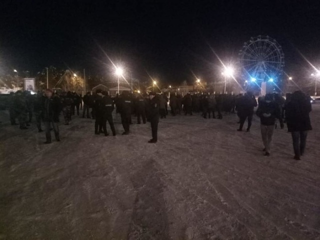 В Якутске прошел антимигрантский митинг после нападения на местную жительницу (13 фото + 2 видео)