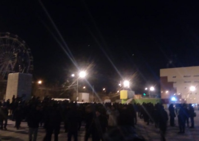В Якутске прошел антимигрантский митинг после нападения на местную жительницу (13 фото + 2 видео)