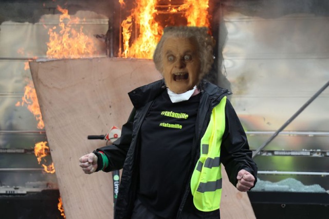 Фотожабы на фото "орущий мужчина с протестов жёлтых жилетов во Франции" (20 фото)