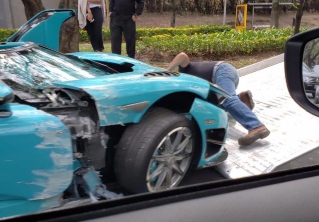 В Мексике разбили уникальный суперкар Koenigsegg CCXR бирюзового цвета (8 фото)