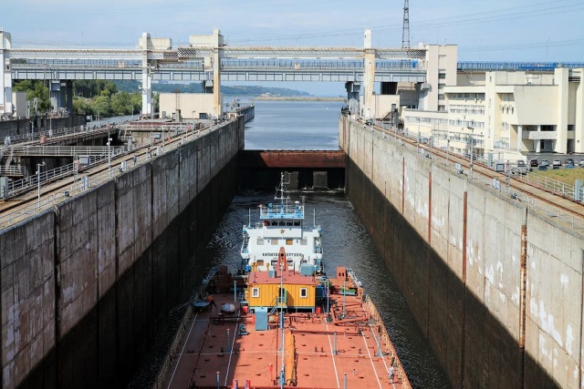 Как корабли преодолевают гидроэлектростанции? (8 фото)