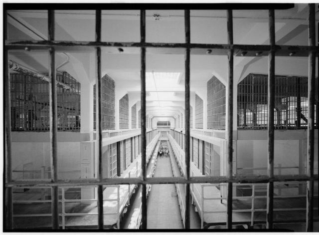 Атмосферные фотографии, сделанные в тюрьме Алькатрас (34 фото)