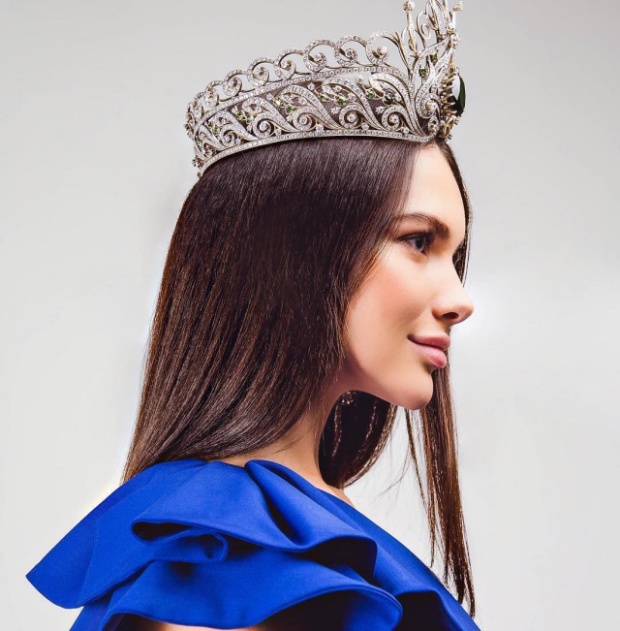 Лишенная титула "Мисс Москва-2018" Алеся Семеренко ответила на заявления о сломанной короне (2 фото)