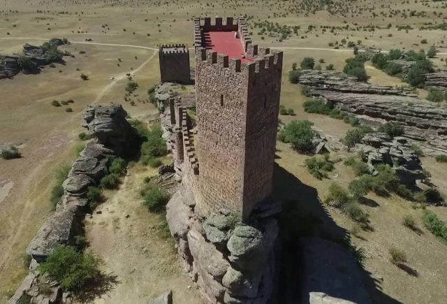 Испанский замок Сафра, который можно было увидеть в "Игре Престолов" (8 фото)