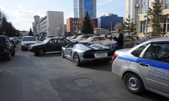 Челябинский олигарх Александр Аристов попал в аварию на своем Lamborghini (4 фото)