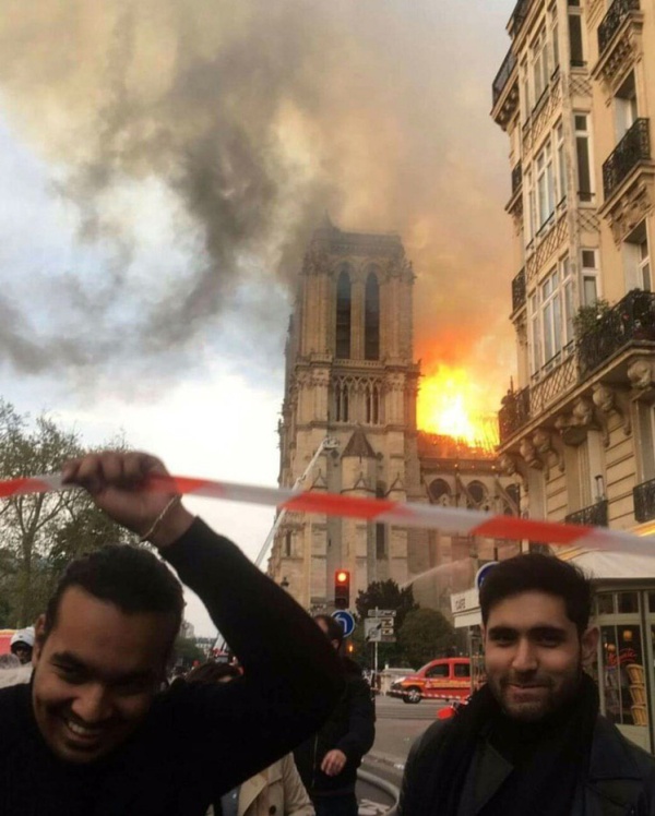 Не все расстроились из-за пожара в Соборе Парижской Богоматери (3 фото + видео)