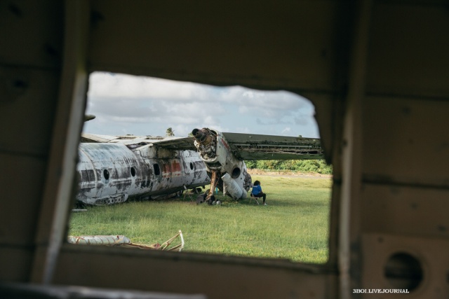 Заброшенный аэродром на далекой Гренаде (28 фото)